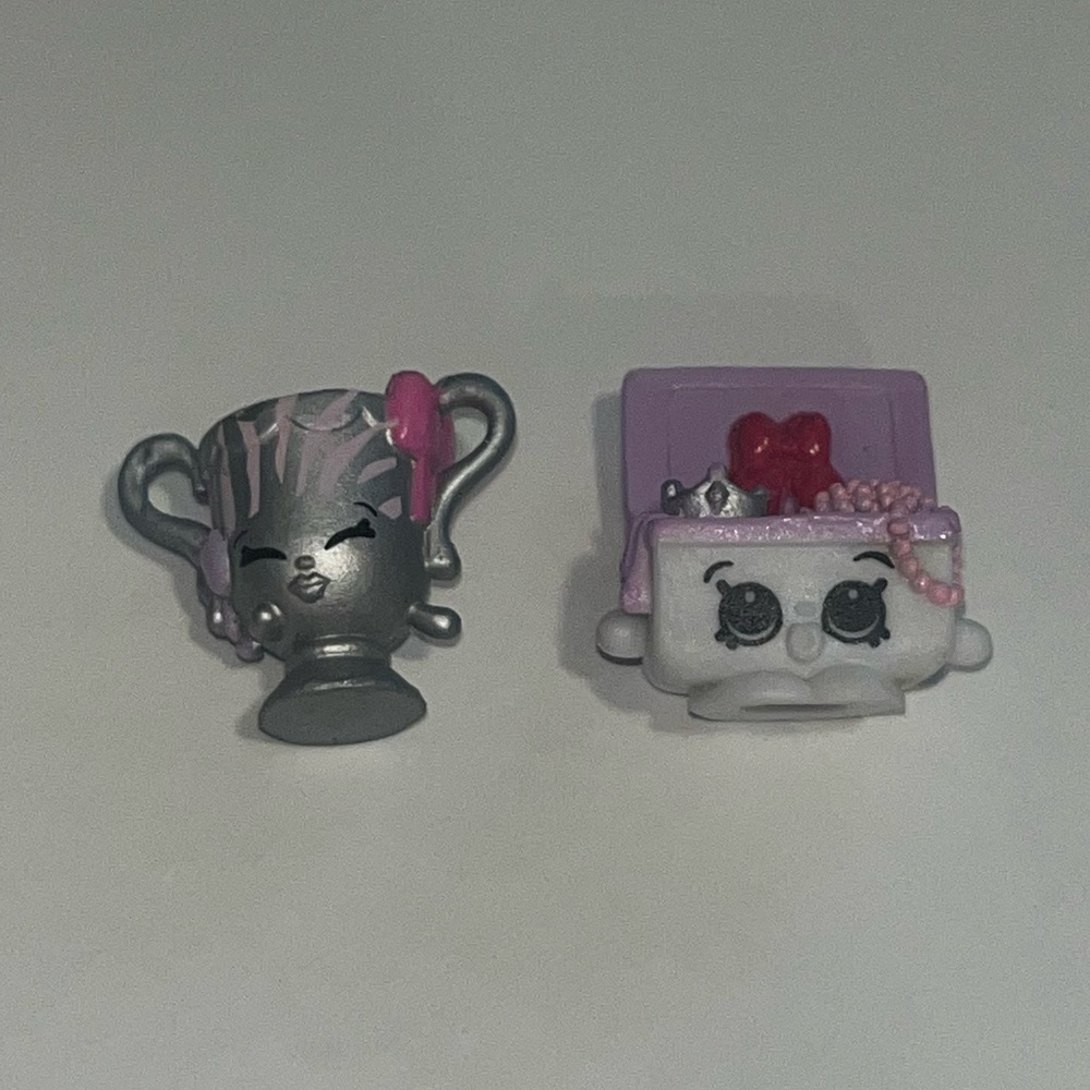2 Exclusive Shopkins from the Kitty Dance Studio Playset